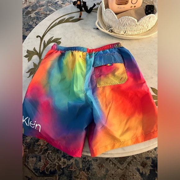 Men’s size Large Calvin Klein swimsuit - Picture 4 of 4